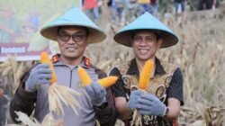 Sinergi Polri dan Pemkot: Kakorbinmas Baharkam Polri dan Wali Kota Weny Gaib Pimpin Panen Raya Jagung di Kotamobagu