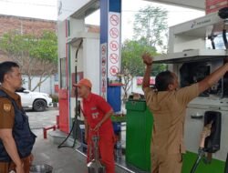 Disdag Kotamobagu Tera Ulang Mesin SPBU Moyag, Pastikan Takaran BBM Sesuai Standar