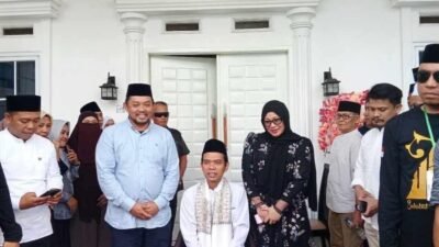 Ustadz Abdul Somad Bersilaturahmi dengan Keluarga Rahman Salehe dan Salsa Mamonto di Kotamobagu