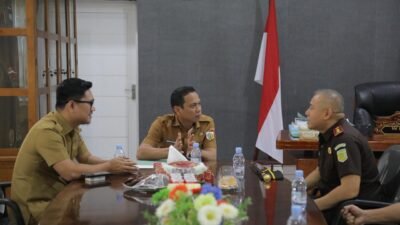 Wali Kota dan Wakil Wali Kota Kotamobagu ketika menerima kunjungan kerja Kepala Kejaksaan Negeri Kotamobagu di ruang kerja Wali Kota.(Foto: Diskominfo).