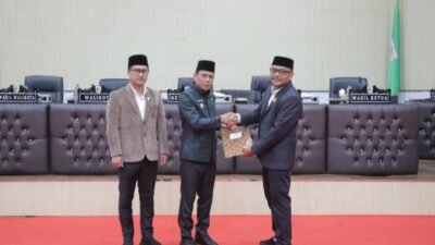 Wali Kota dan Wakil Wali Kota Hadiri Paripurna Penyerahan Rekomendasi LKPJ 2025