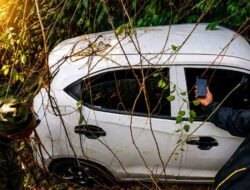 Diduga Kecelakaan, Seorang Pria Ditemukan Meninggal di Dalam Mobil di Ujung Desa Solimandung Baru