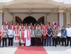 Dua Anggota DPRD Kotamobagu Royke Kasenda dan Saidin Mokoginta Hadiri Pentahbisan Gereja GMIBM Dayanan Gogagoman